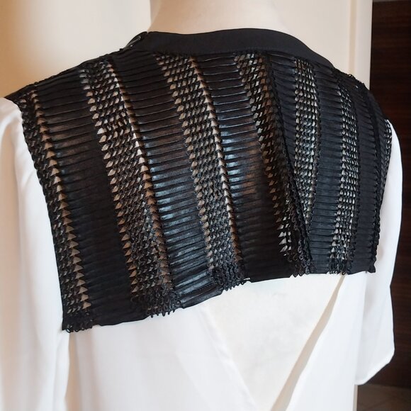 BCBGeneration SIZE M TEE SHIRT CUT TOP WITH BLACK LEATHER LOOK DETAIL - Picture 6 of 10